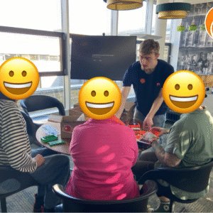 Schnuartz auf der Les Femmes Orange Veranstaltung macht einen Specter Shield Lite Workshop für 3-4 Frauen.