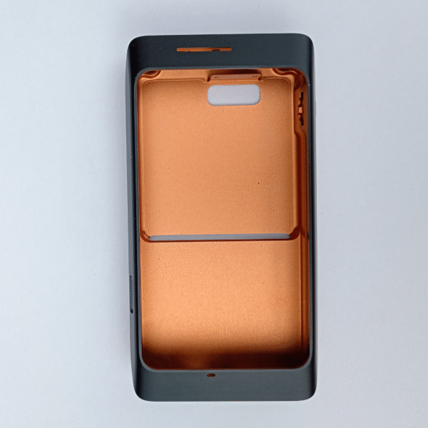 Specter Shield Metall Case in der Farbe Orange-Schwarz.