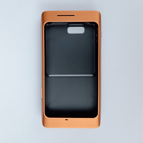 Specter Shield Metall Case in der Farbe schwarz-orange.